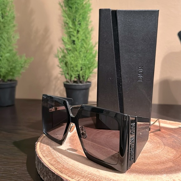 Dior sunglasses new ✅ - Picture 4 of 12